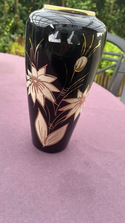 Sort vase