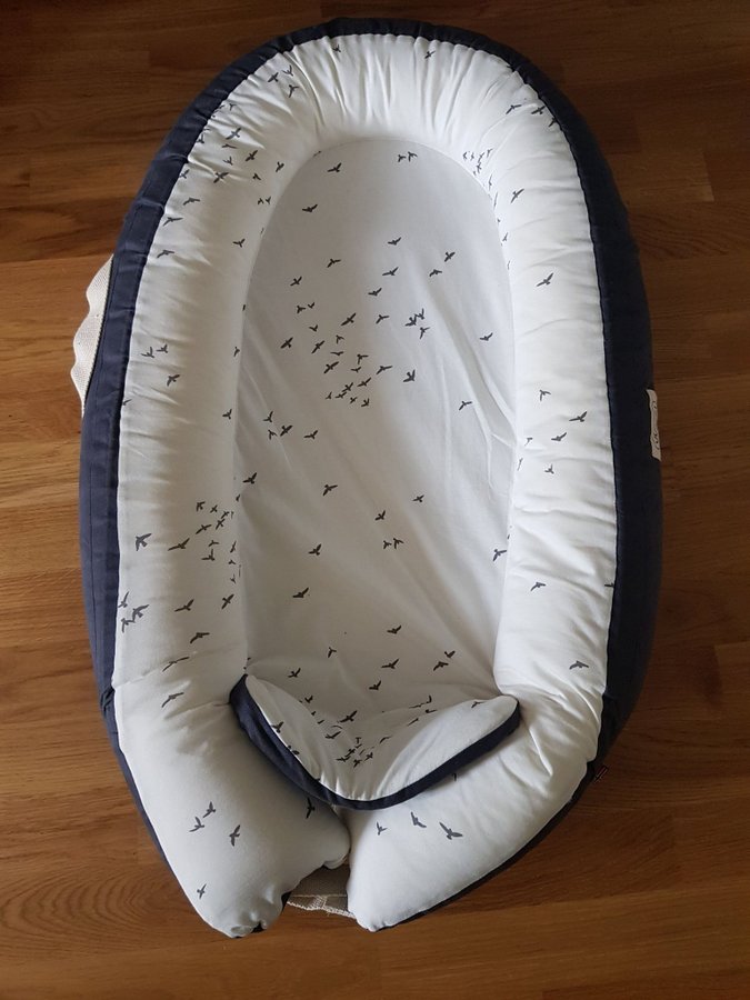 Voksi baby nest premium mörk grå