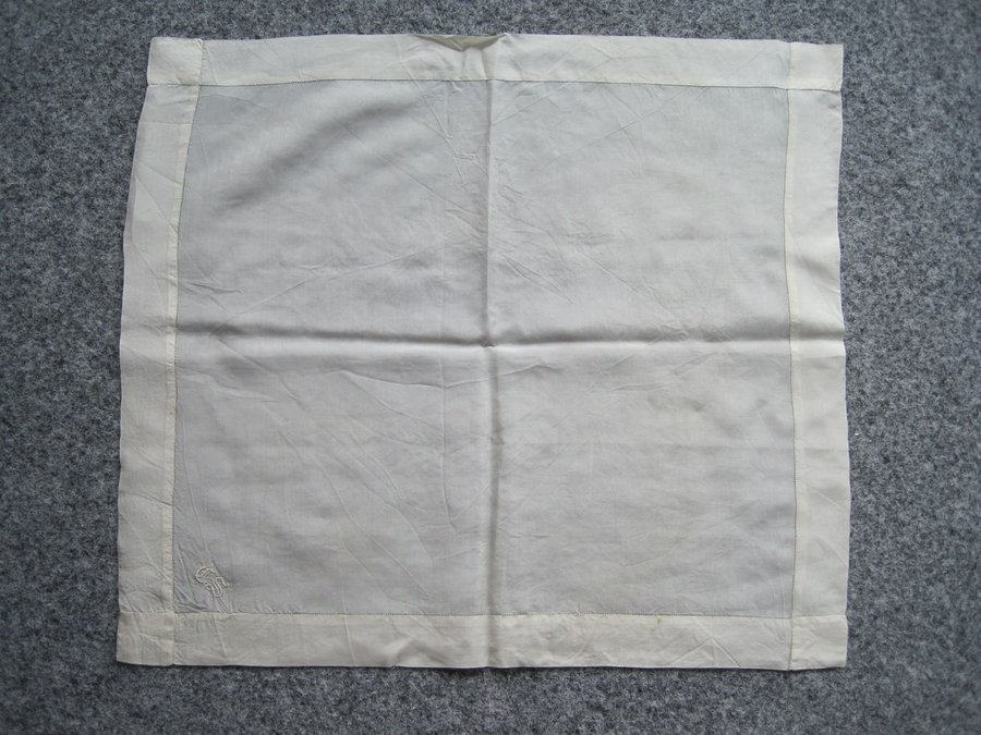 Vintage ljus beige silkescarf med monogram