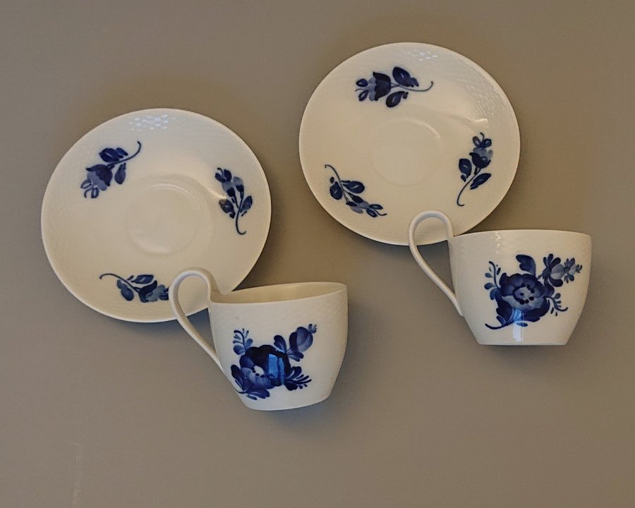 Stora kaffekoppar m hänkel Blå blomster/Blå blomst Royal Copenhagen nr 8194