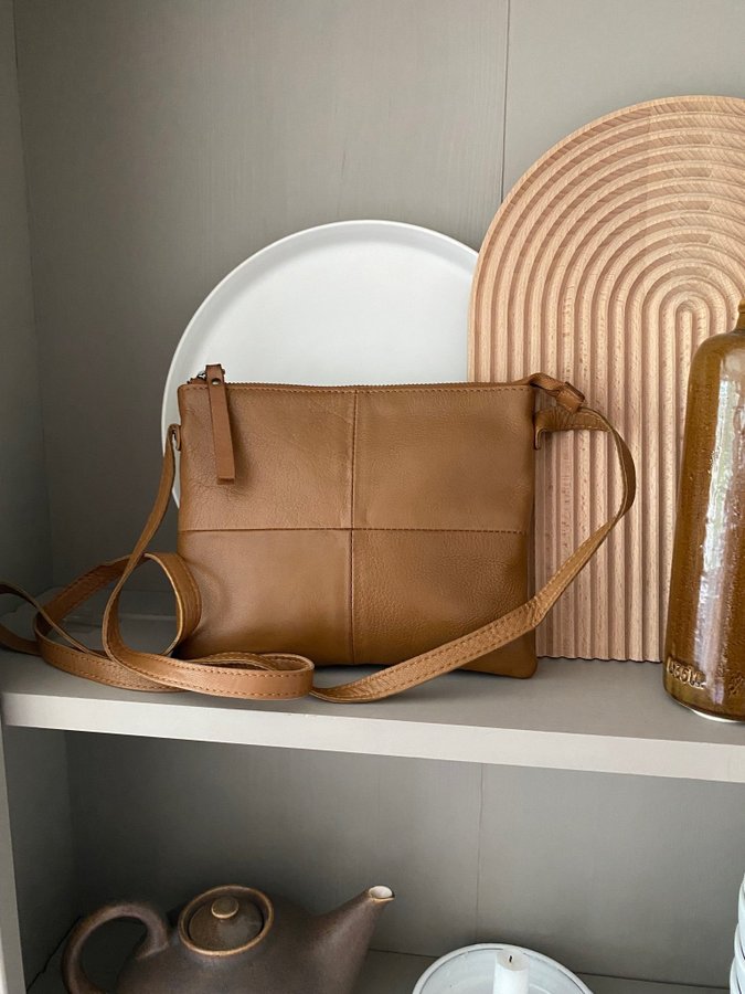 Skinnväska Naturbrunt äkta läder mindre Crossbody bag