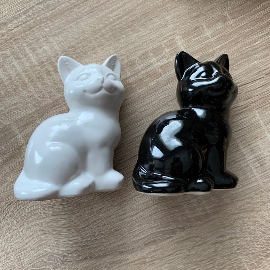 2 saving jars cat porcelain figurines