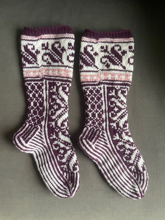 MORMOR CRISTINAS OTROLIGA HANDSTICKADE RAGGSOCKOR str 37/38 Äkta Hantverk