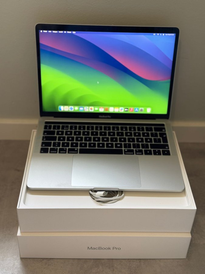 Apple Macbook Pro 2019 / 256 SSD / 16 RAM / 13 Tum'' Touchbar Topskick!