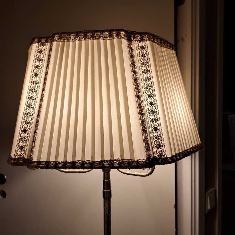 Retro /Antik golvlampa Svensk höjd 160 cm mässing 1930 tal