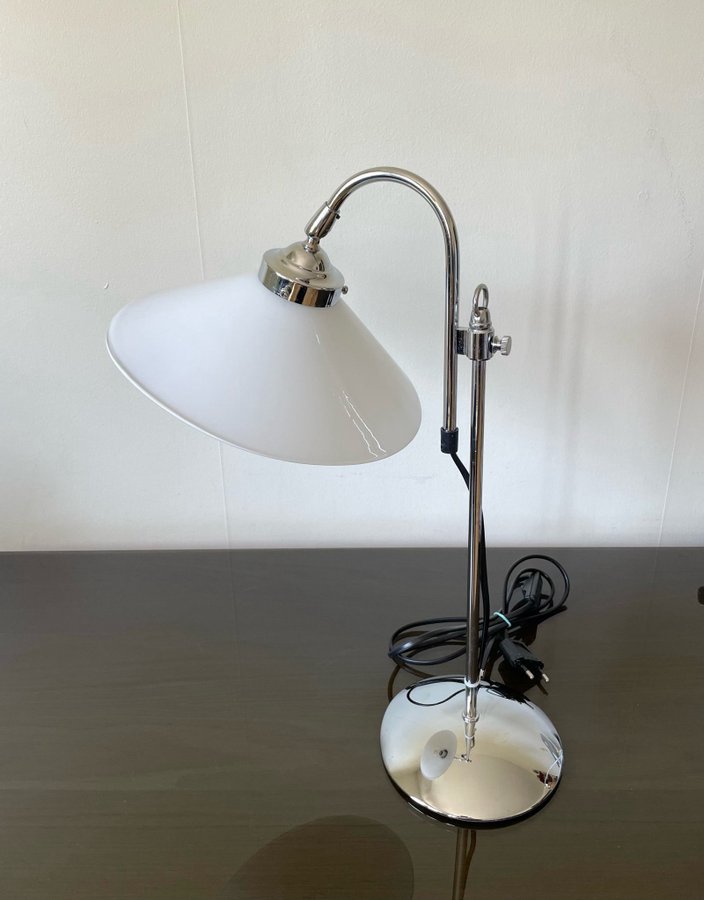 Retro bordslampa med skomakarlampa glaskupa