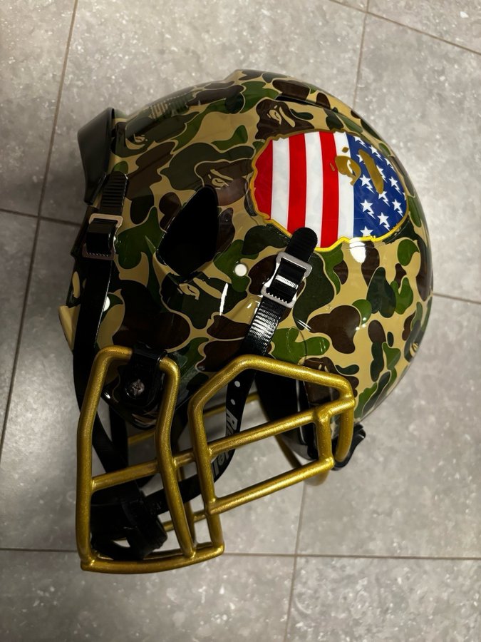 BAPE x Adidas Riddell hjälm