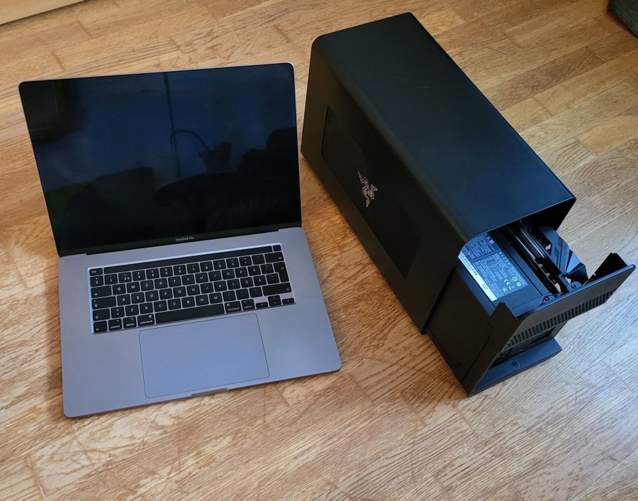 Nyskick Space Gray MacBook PRO 16" i9 50GHz32GB1TB PRO 5500M 8GB +eGPU+GPU