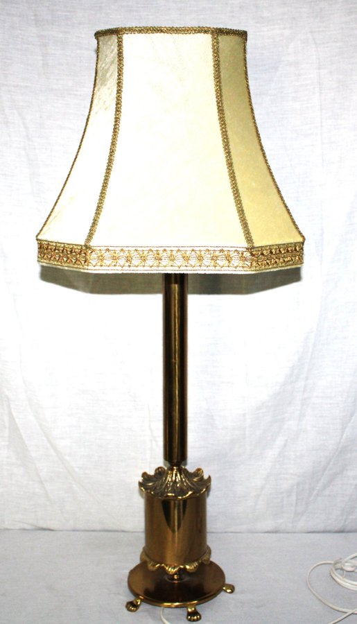 Stor tung bordslampa Swedish Modern 1940-tal mässing eller brons?