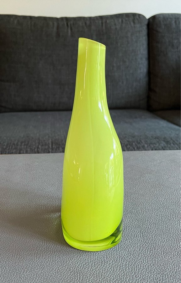 Vintage IKEA Okkso handblåst vas limegrön