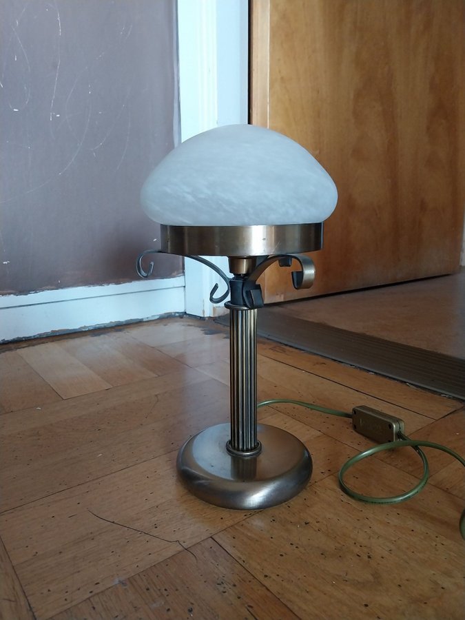 BORDSLAMPA "Strindbergslampa glas och mässing