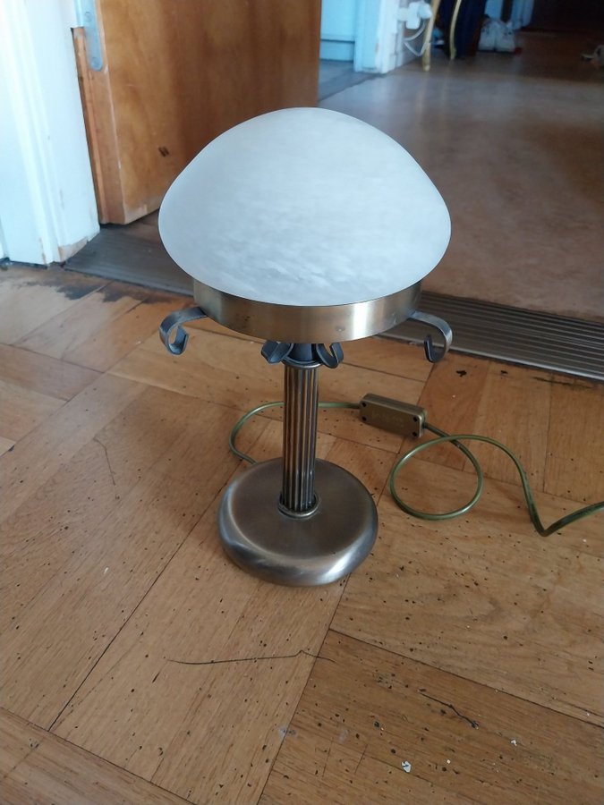 BORDSLAMPA "Strindbergslampa glas och mässing