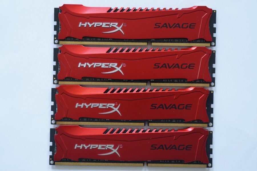 32GB (4x8GB) DDR3-2400 MHz Kingston HyperX Savage HX324C11SRK2/16 2400MHz