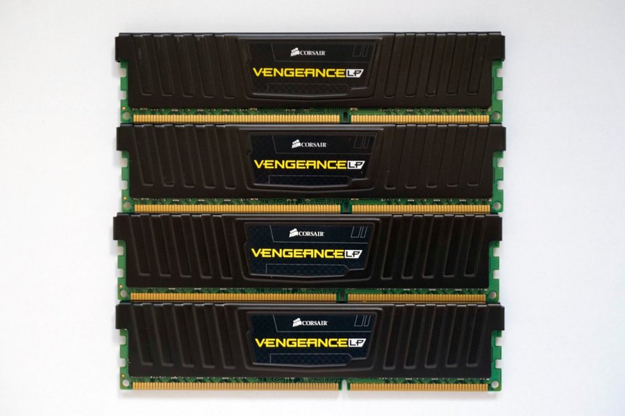 32GB (4x8GB) DDR3-1600 MHz Corsair Vengeance LP CML16GX3M2A1600C10 1600MHz