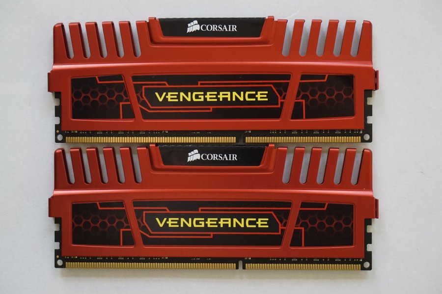 16GB (2x8GB) DDR3-1866 MHz Corsair Vengeance CMZ32GX3M4X1866C10R 1866MHz