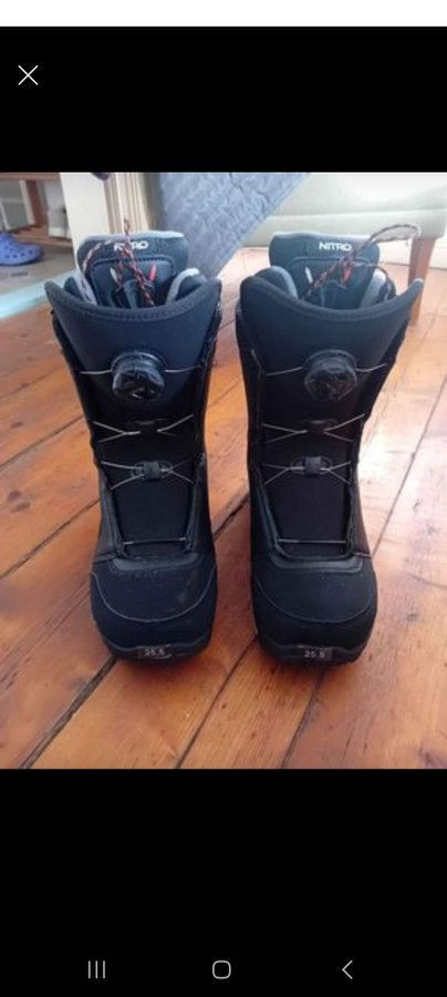 Snowboard Boots + Snowboard