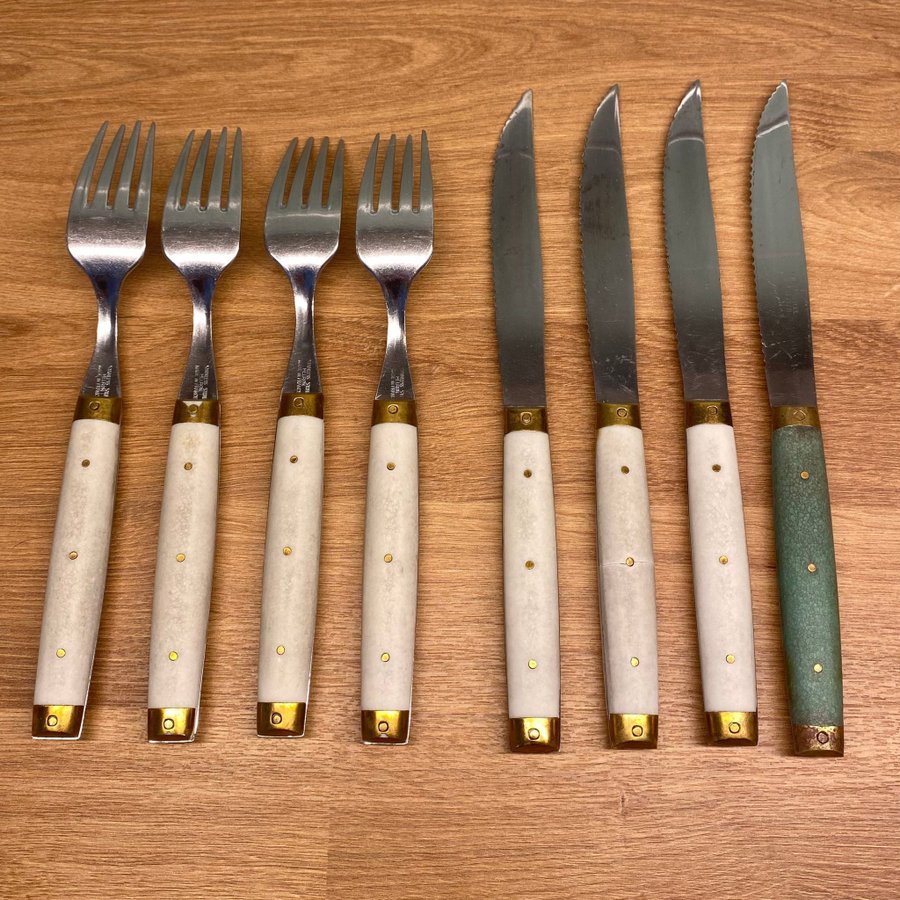 Äldre 4+4 bestick gafflar + knivar Melron made in France bruksskick