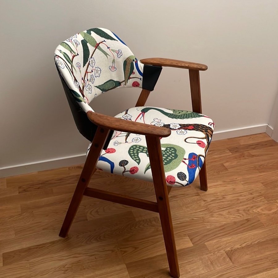 Vintage Teak Karmstol Stol 1900-tal Tyg Josef Frank ”Gröna Fåglar” Svenskt Tenn