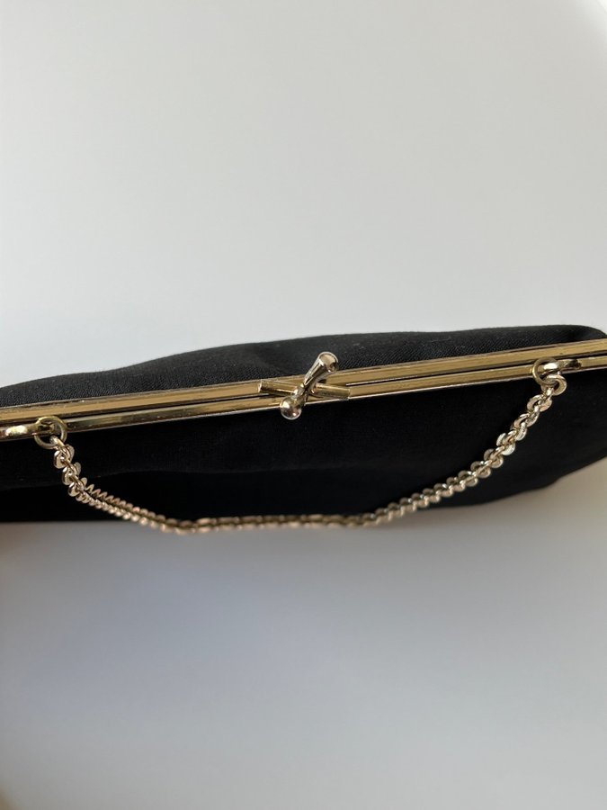 Gorgeous vintage mini clutch purse with chain