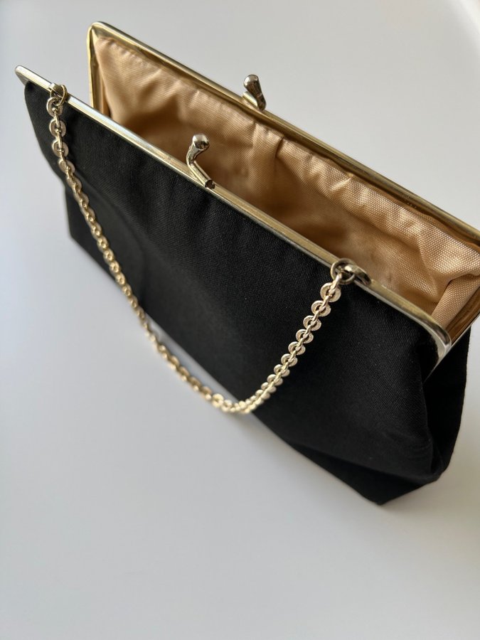 Gorgeous vintage mini clutch purse with chain