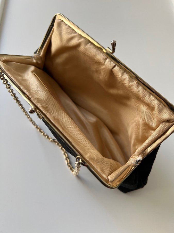 Gorgeous vintage mini clutch purse with chain