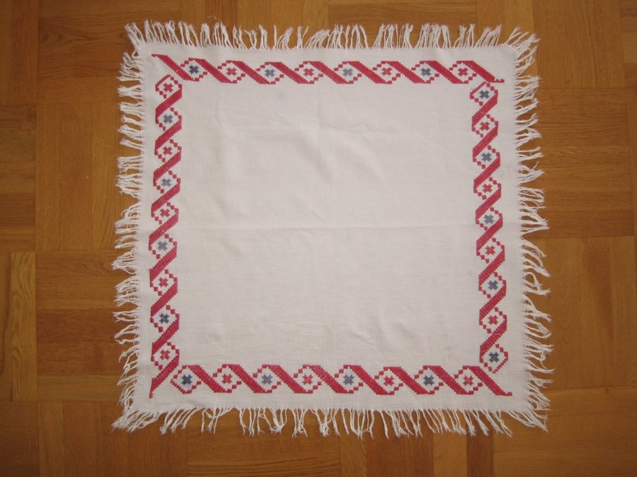 ANTIK DUK med broderat jugend mönster broderi 76x73 cm ** retro bordsduk