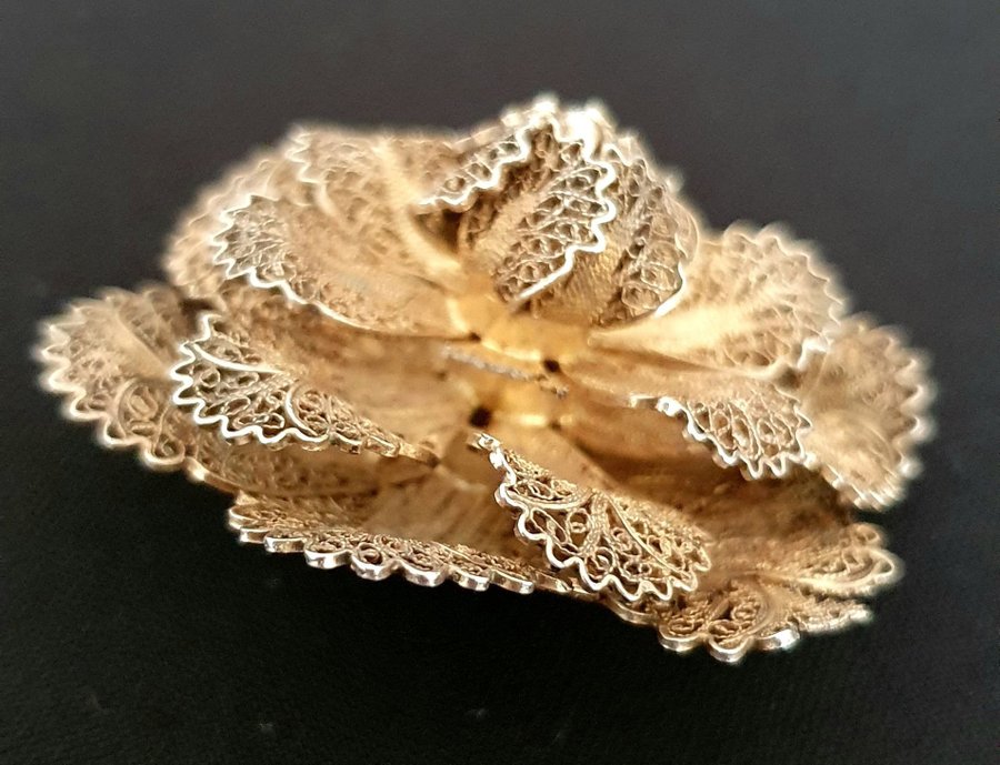 Vintage Brosch Filligran Blomma Förmodl Förgyllt Silver