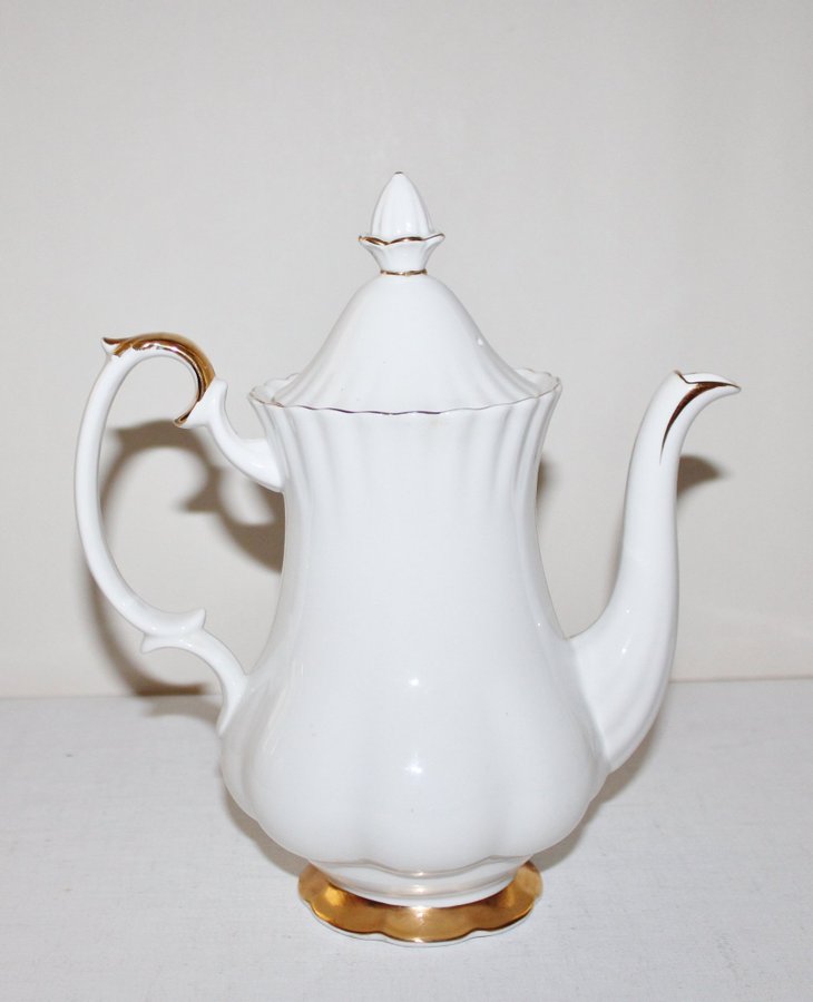 Royal Albert - Kaffekanna - "Val D'Or" - Benporslin - England - Guldkant