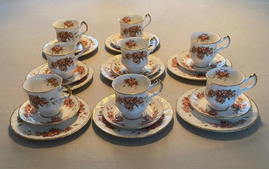 Queen Elizabeth Rose Bone China Potter 24 Delar