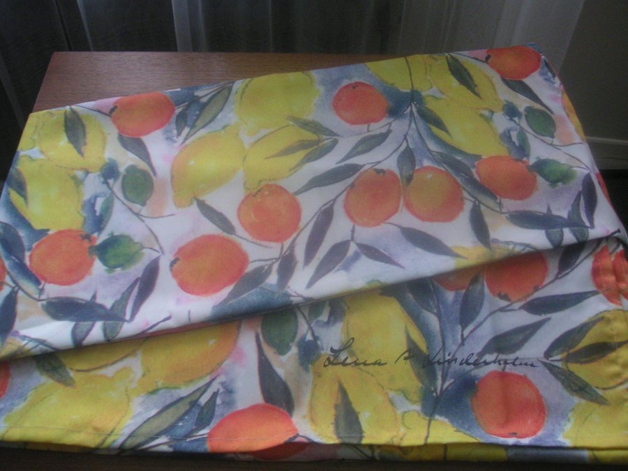 JÄTTEFIN NY SOMMARDUK CITRUS av LENA LINDERHOLM  Ca: 225 x 120 cm