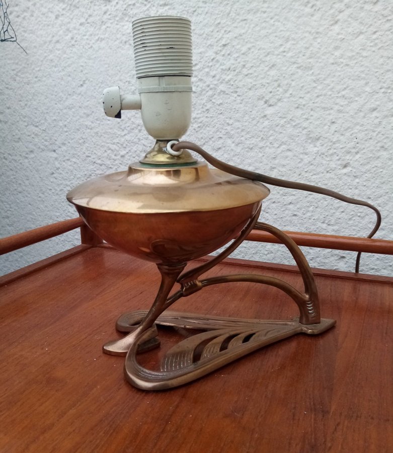 Art nouveau jugend mässing lampa art deco industri funkis sekelskifte