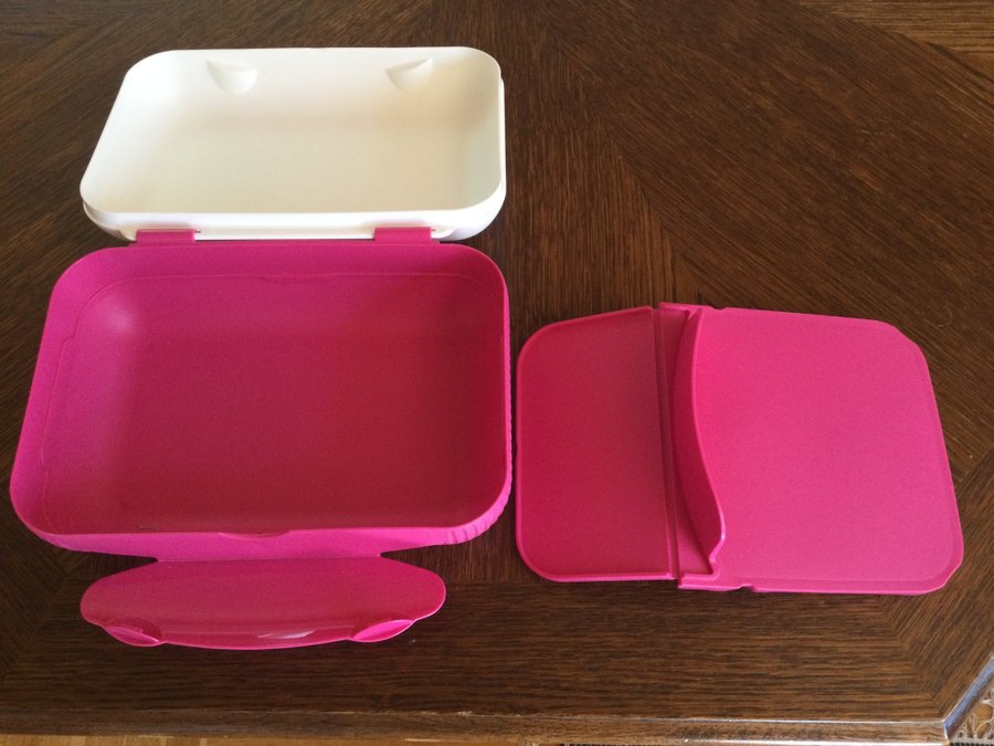 Unik Tupperware lunchbox med mellanväggar och med motiv av Brownie Wise