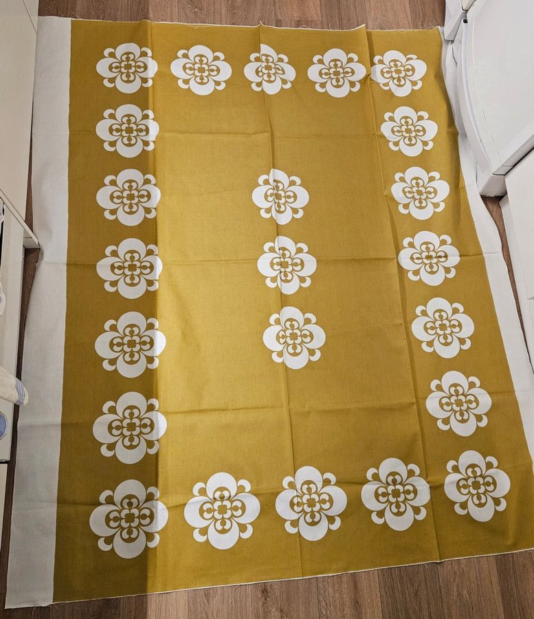 VINTAGE OFÅLLAD OANVÄND DUK TROL STRÖMMA 70/80 tal ca 175x150 cm