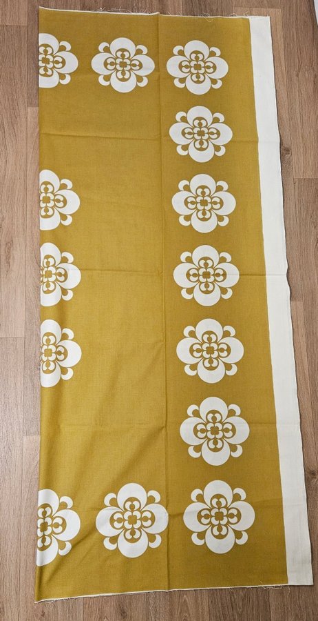 VINTAGE OFÅLLAD OANVÄND DUK TROL STRÖMMA 70/80 tal ca 175x150 cm