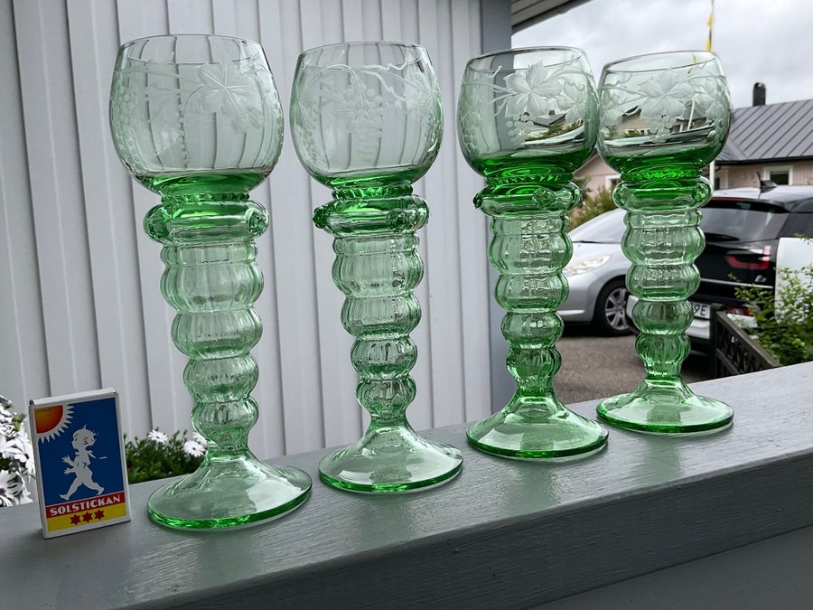 4 st Remmare glas - retro / vintage vinglas Graverad dekor Grön fot Kosta?