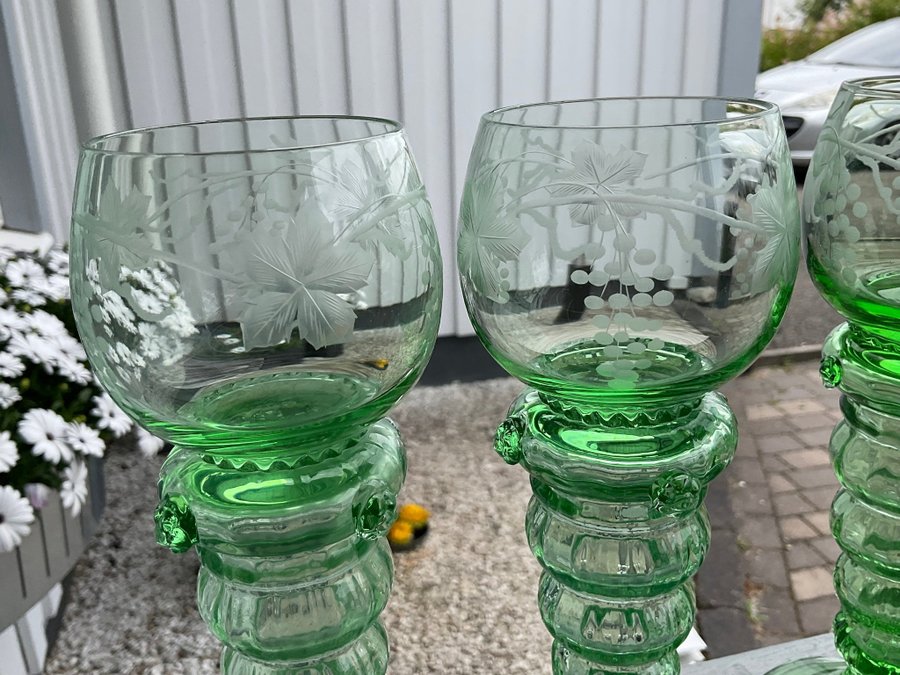 4 st Remmare glas - retro / vintage vinglas Graverad dekor Grön fot Kosta?