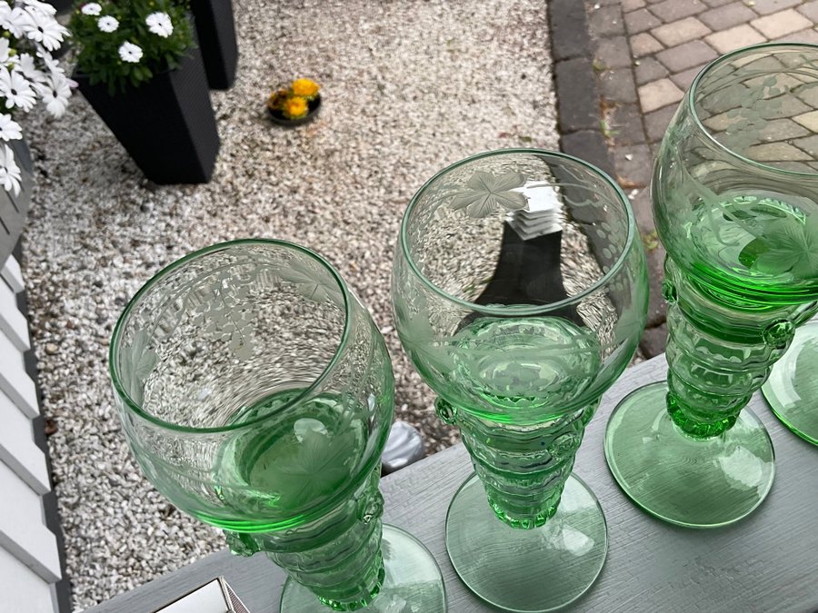 4 st Remmare glas - retro / vintage vinglas Graverad dekor Grön fot Kosta?