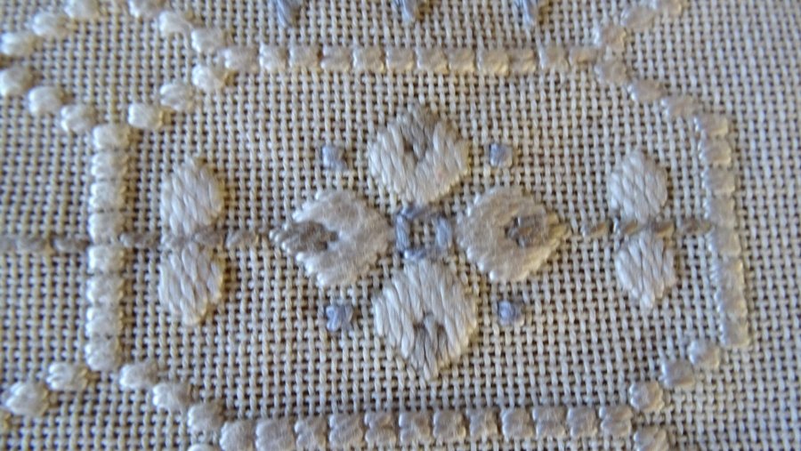 Retro handbroderad löpare beige plattsöm