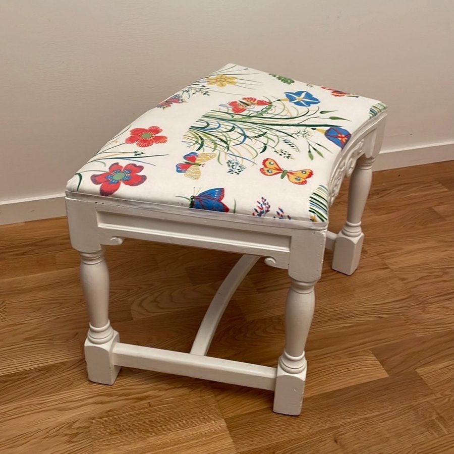 Vintage Pall Pianopall 1900-tal. Tyg ’Fjärilar, Blommor, Gräs’ Josef Frank