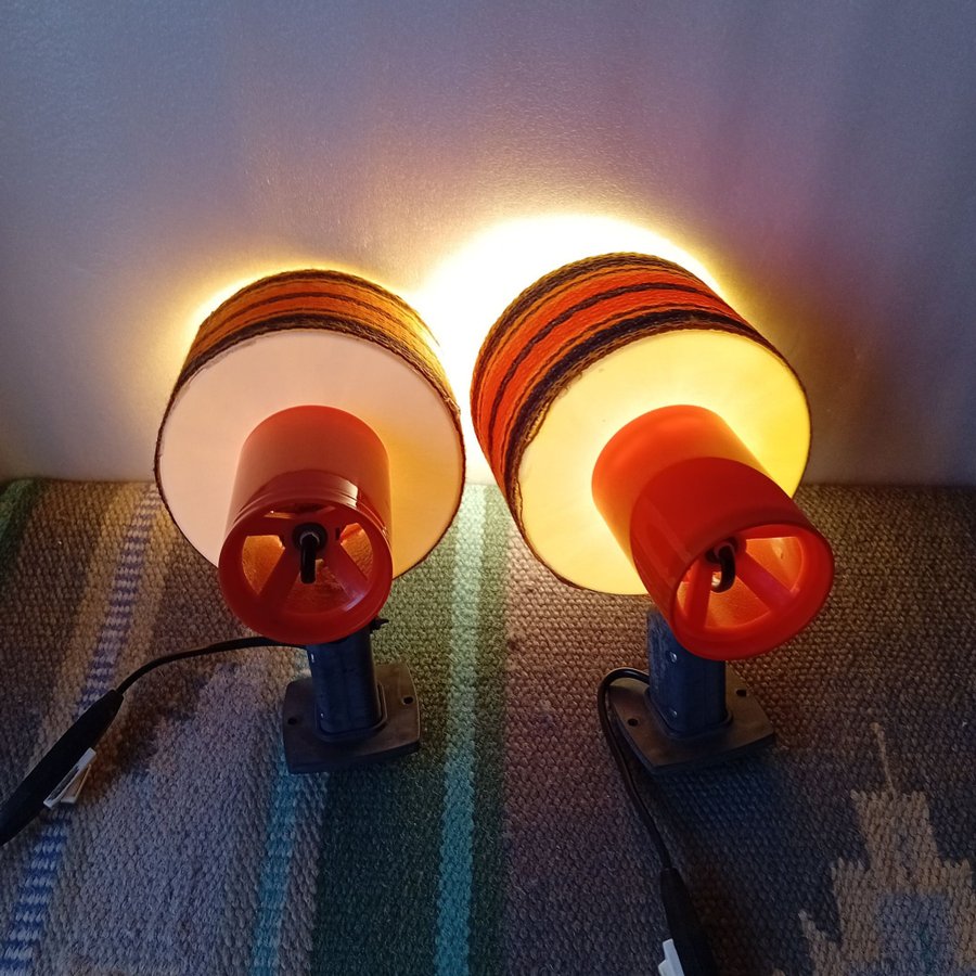 VINTAGE! 2st sänglampor ELINY R2 i orange/brun 70-tal