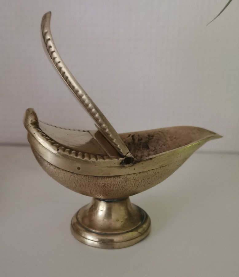 Mässing 1700tal Oblatask~Alladin~Antique incense boat~