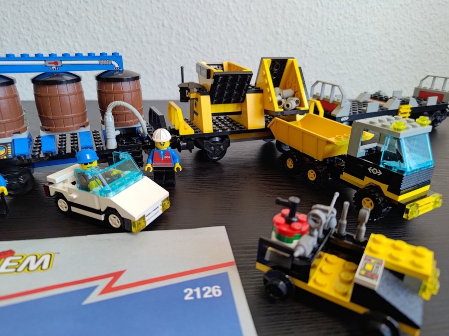 Lego 2126 Tågvagnar / Lokvagnar - 9V