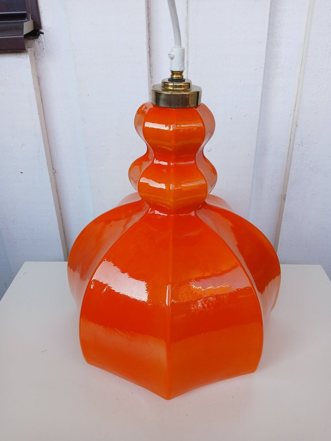 Retro taklampa i orange glas