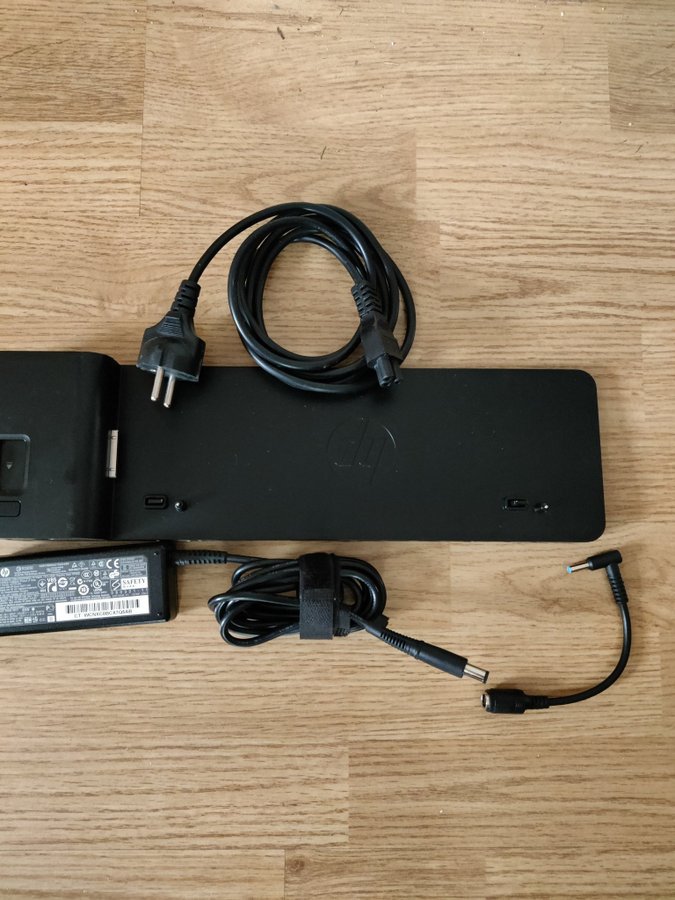 HP UltraSlim 2013 med Adapter och laddare