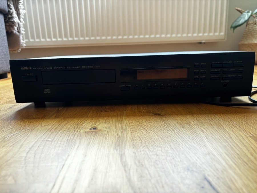 REA 30% FJÄRRONTROLL YAMAHA NATURAL SOUND COMPACT DISC PLAYER MODEL CDX-530