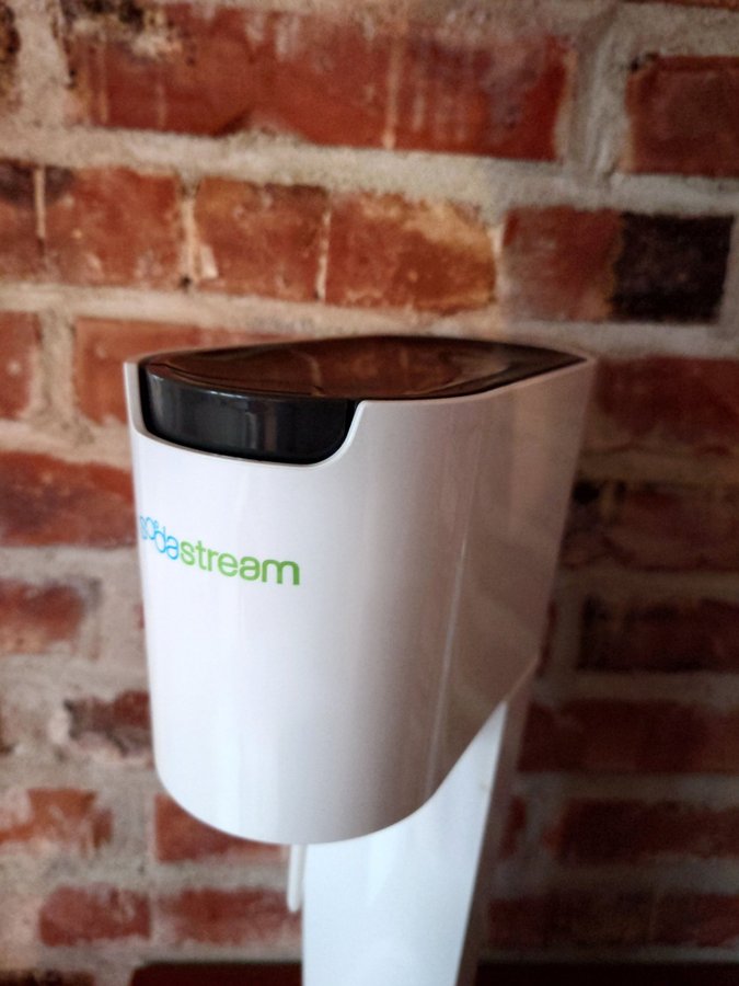 Hvid Sodastream med co2 flaske  adapter