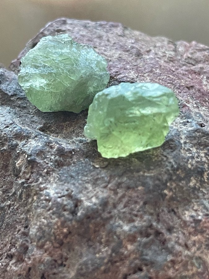 2 st HÖG KVALITET! Naturlig äkta PERIDOT KRISTALL från NORGE