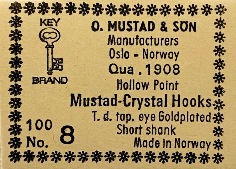 MUSTAD nr8. Qual 1908 . Äkta guldplaterade flugkrokar . 100st i sin original ask