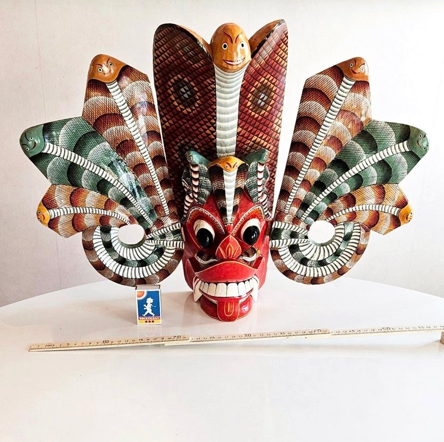 Stor trämask Sri Lanka Mayura Naga Raksha Cobra Spirit Mask 58 cm bred tredelad