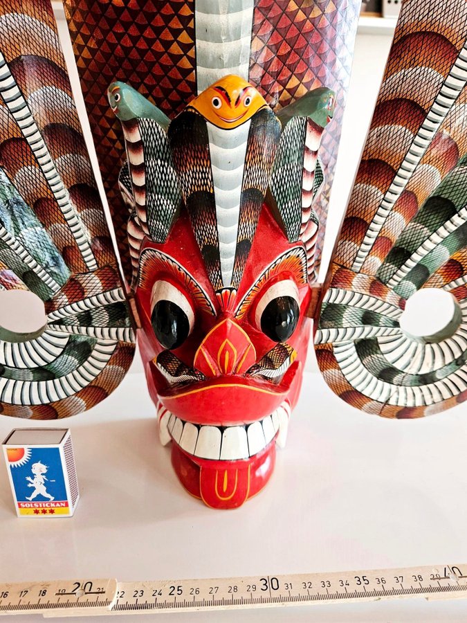 Stor trämask Sri Lanka Mayura Naga Raksha Cobra Spirit Mask 58 cm bred tredelad